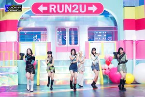 220224 STAYC - 'RUN2U' at M Countdown