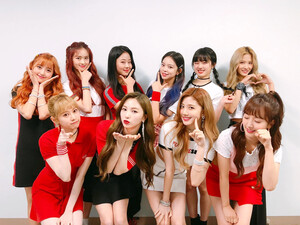 190505 Cherry Bullet at SBS Super Concert group photos