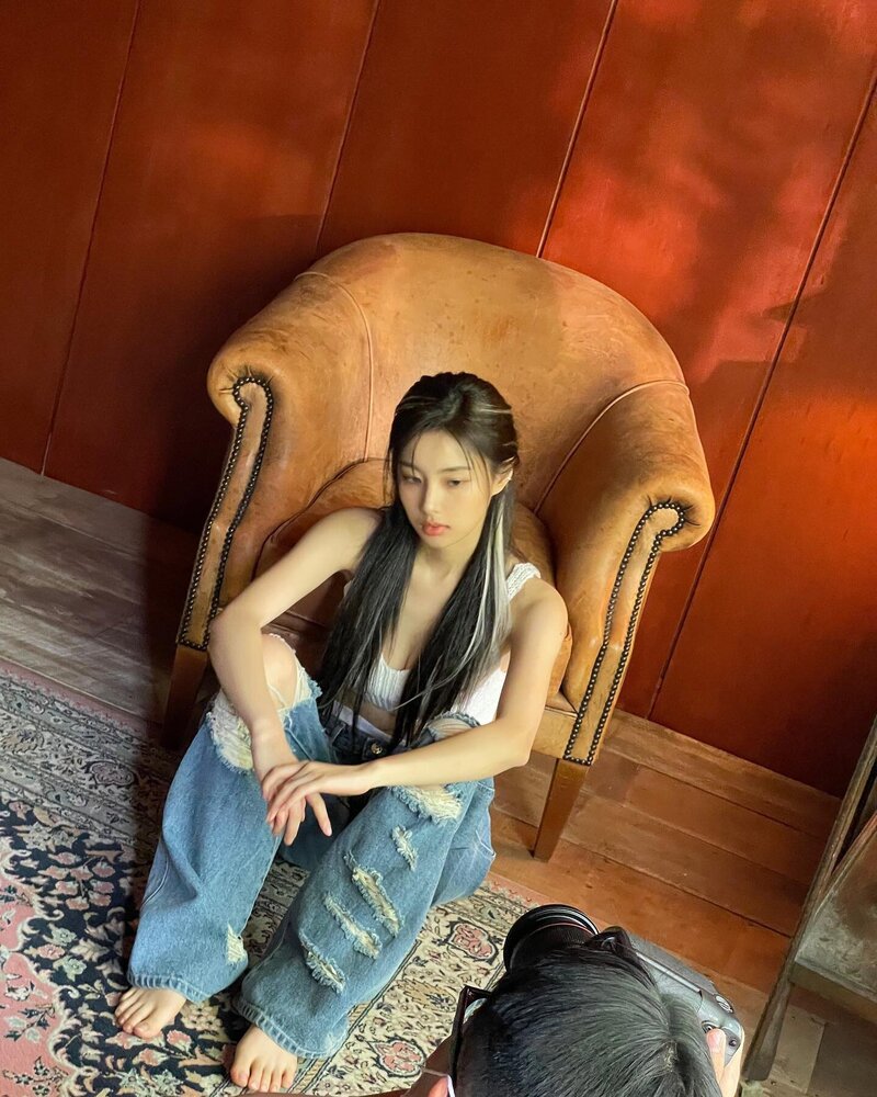 220523 Kang Hyewon Instagram Update documents 3