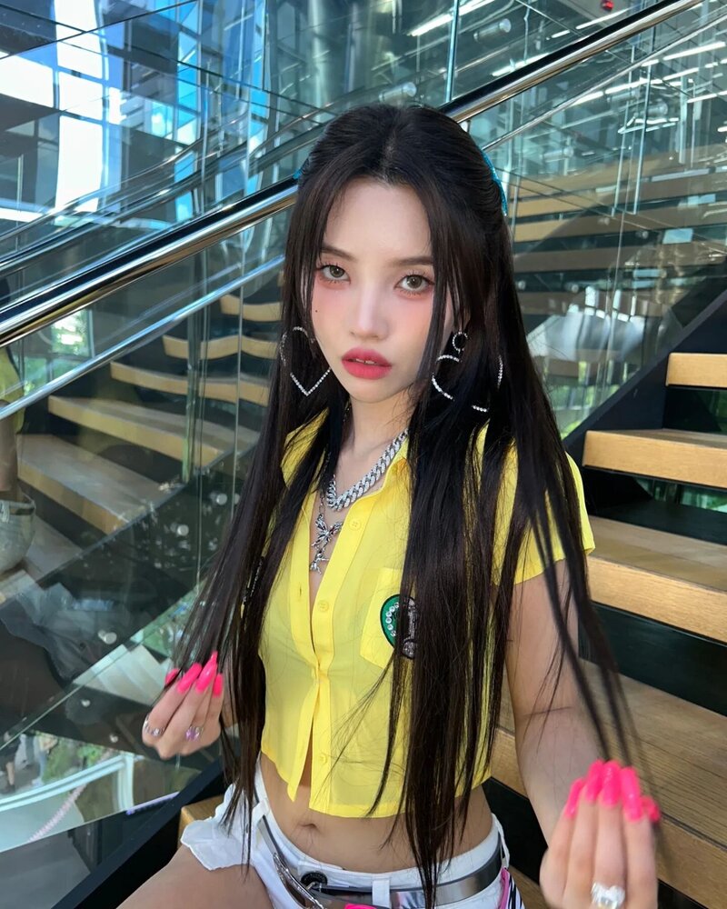 230523 - (G)I-DLE Soyeon Instagram Update documents 8
