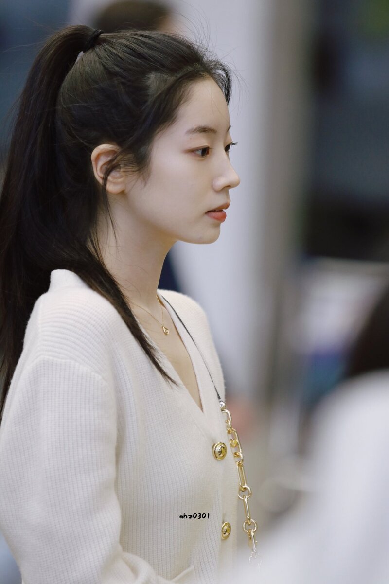 231006 TWICE Dahyun - GMP Airport documents 14