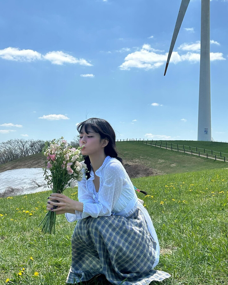 240707 fromis_9 Chaeyoung Instagram Update documents 3