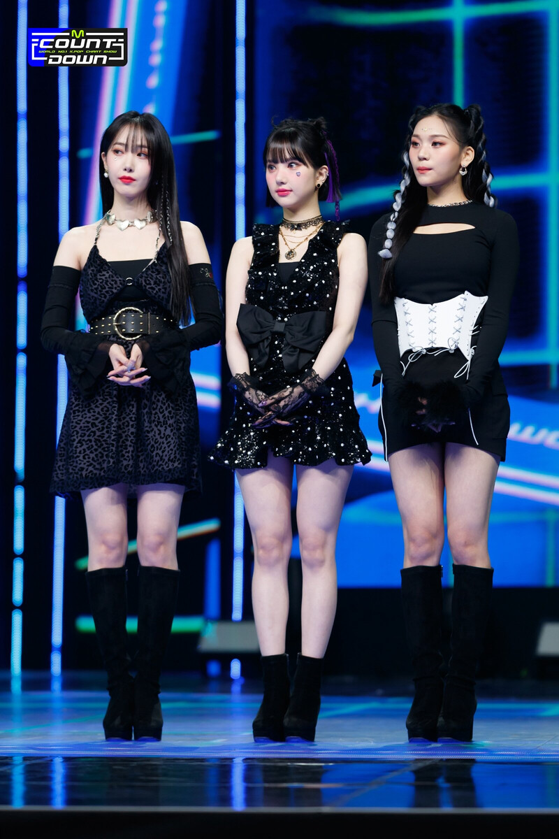 220217 VIVIZ - 'BOP BOP!' + Encore Stage at M Countdown documents 17