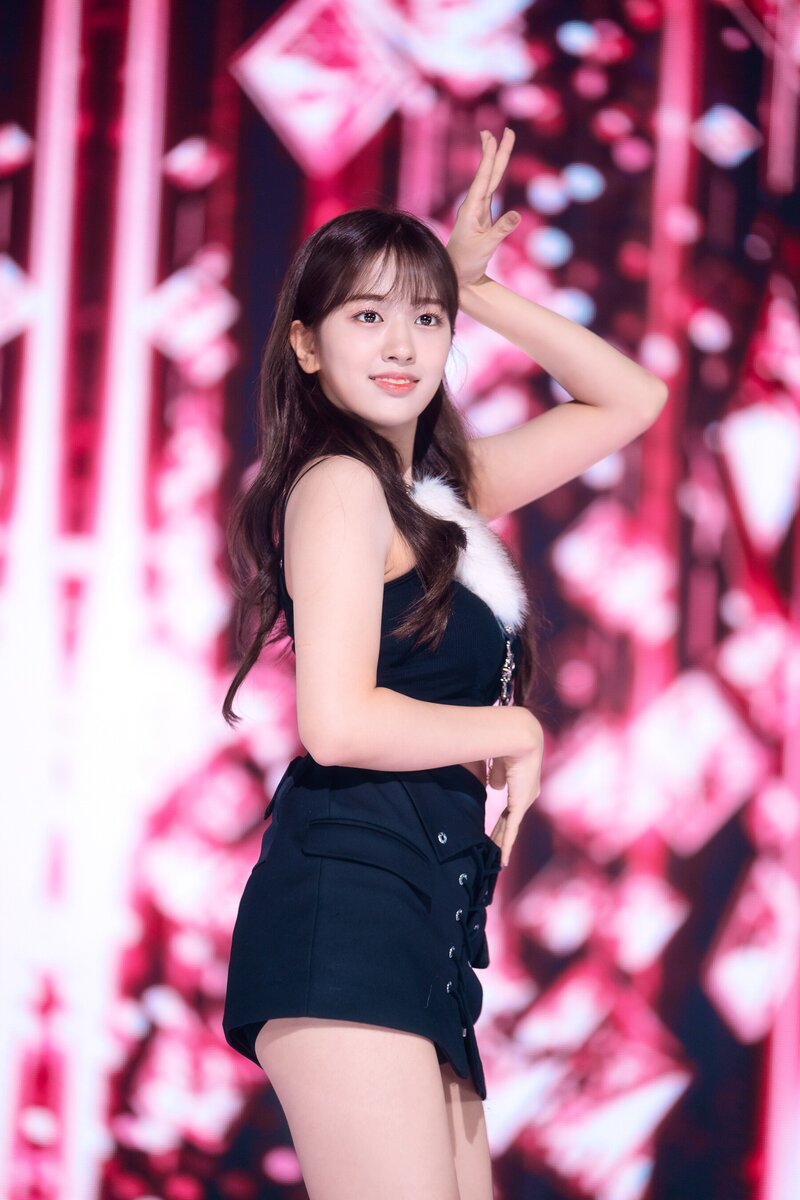 220828 IVE Yujin - 'After Like' at Inkigayo documents 29