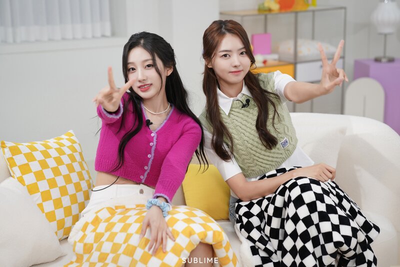 221007 Sublime Naver Post - Nayoung & Yein - PRIZM <Be Friends> Behind documents 4