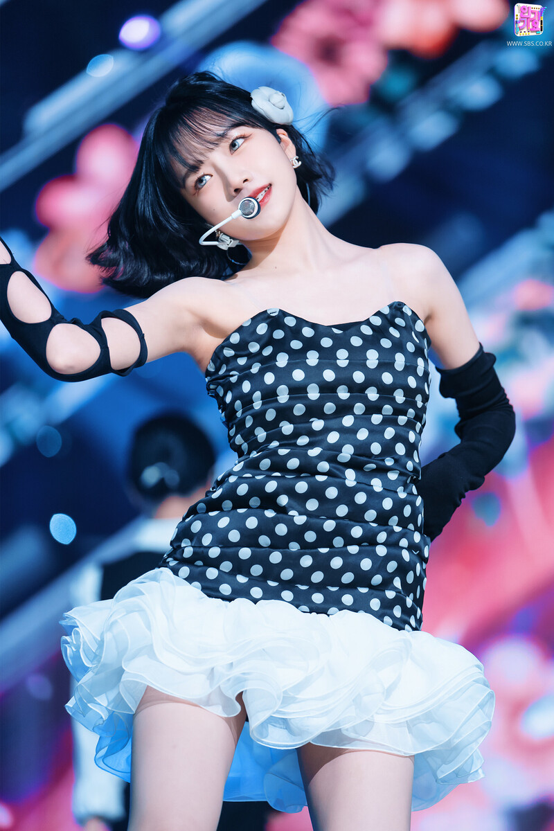 211017 Jo Yuri - 'GLASSY' at Inkigayo documents 7