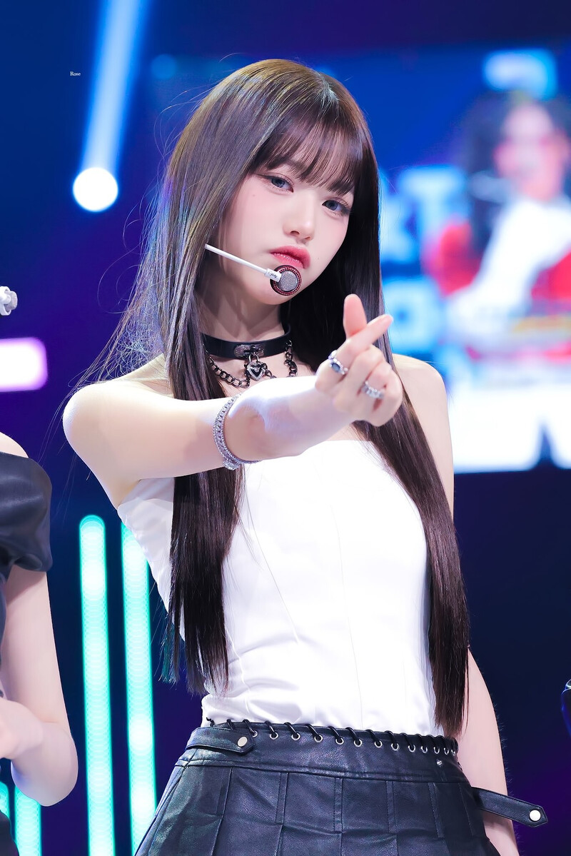 231109 Jang Wonyoung at Tik Tok Stage documents 7