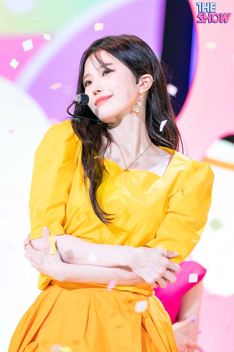 210907 fromis_9 - 'Talk & Talk' at The Show documents 13
