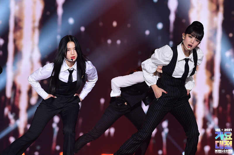 211225 Minnie, Ryujin, Isa & Chaeyeon Special Stage at SBS Gayo Daejeon documents 2