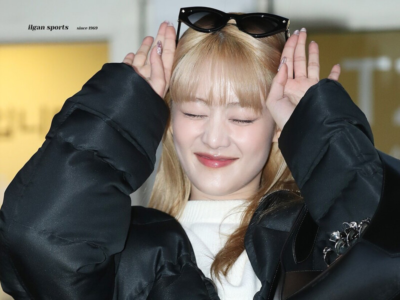 230103 (G)I-DLE Minnie - Incheon International Airport documents 3