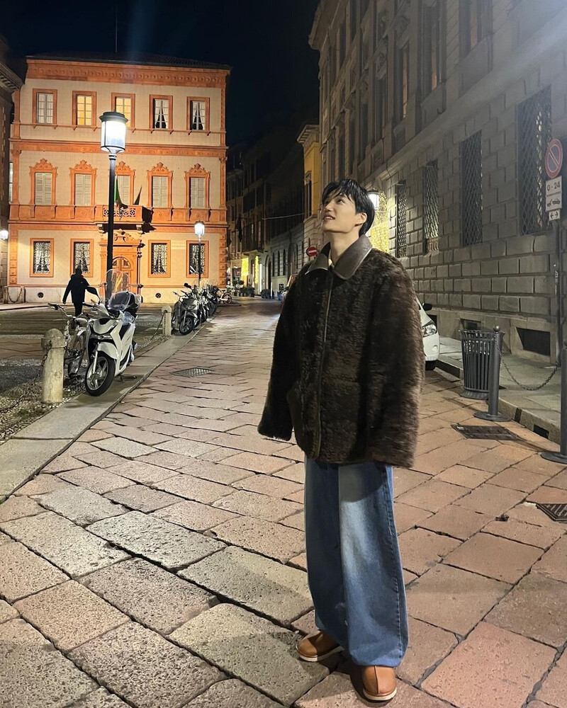 230117 EXO Kai Instagram Update documents 2