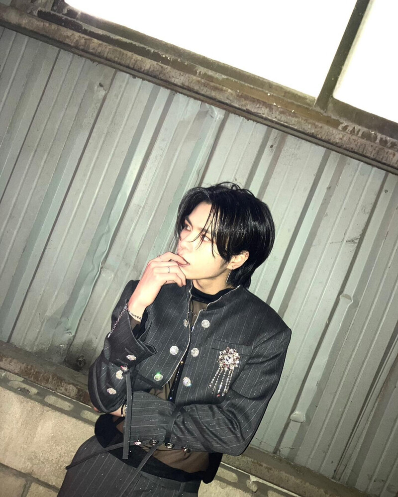 230205 E'Last Yejun Instagram update documents 3