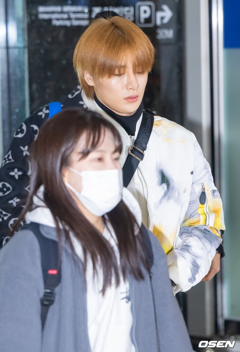 231221 StrayKids I.N at Gimpo International Airport documents 5
