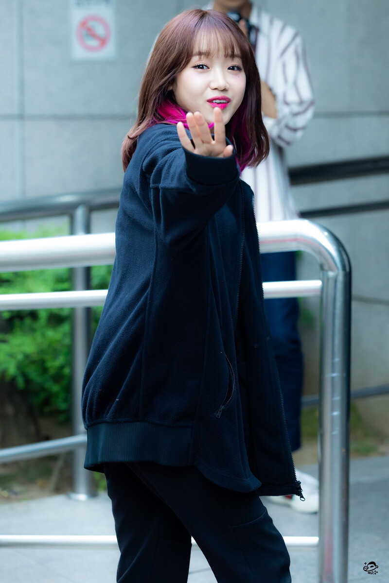 190517 Weki Meki Yoojung at Music Bank documents 8