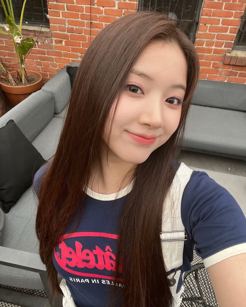 220531 NMIXX Instagram Update - Jiwoo documents 1