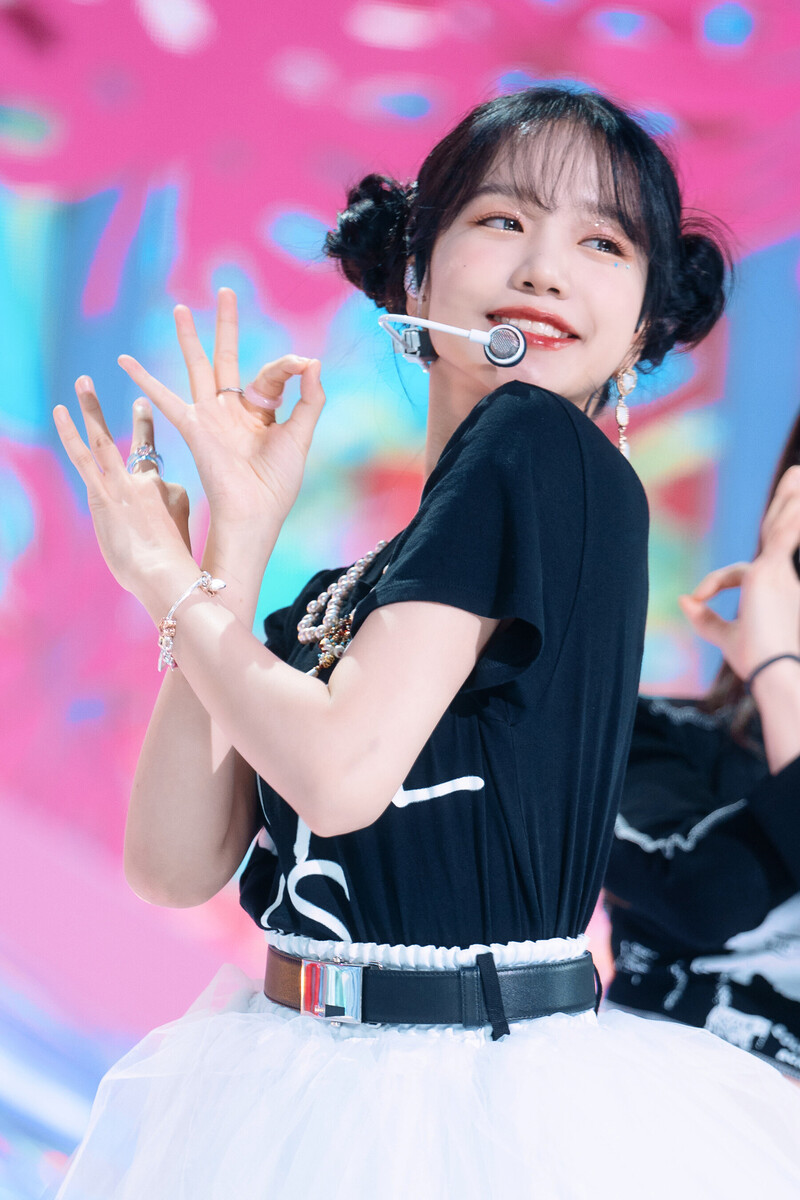 220605 Jo Yuri - 'Love Shhh!' at Inkigayo documents 3