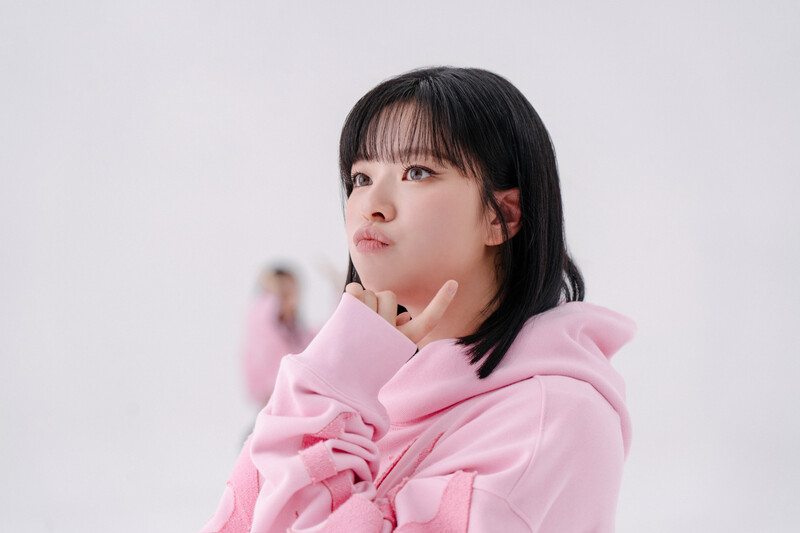 241218 JYP Entertainment Naver Update with TWICE Jeongyeon - 'Strategy' MV Behind the Scenes documents 4