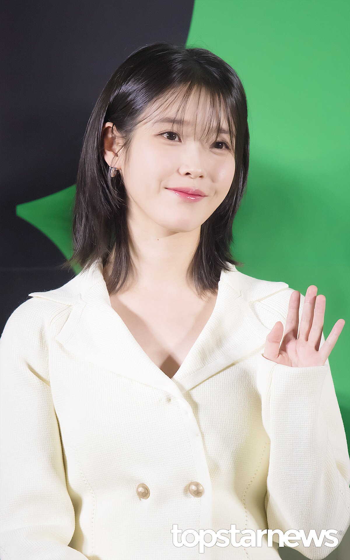 230330 IU 'Dream' Press Conference | kpopping