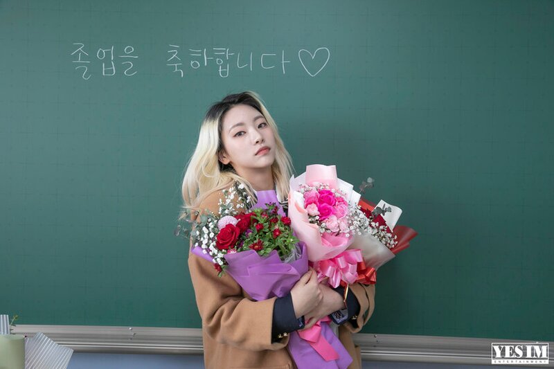 230210 YES IM Naver Post - Jia's Graduation Ceremony BEHIND documents 1