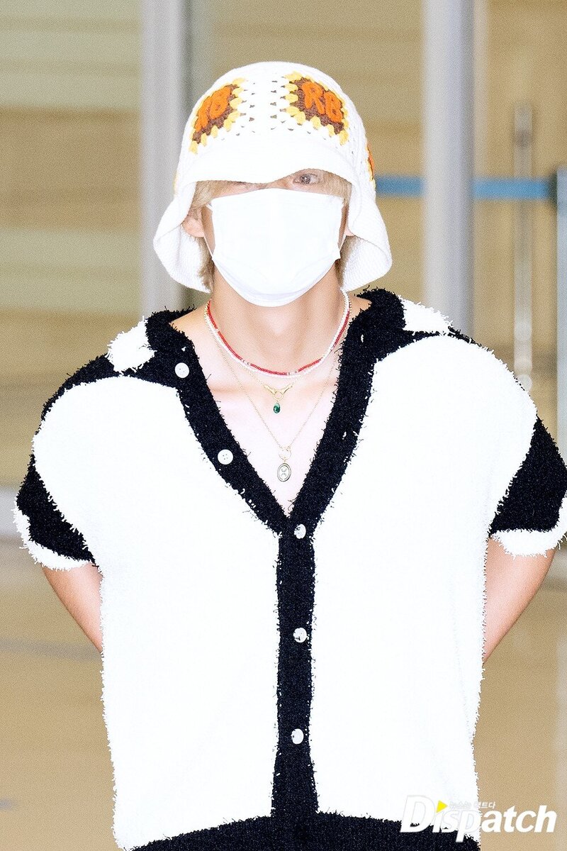 230609 BTS V at Incheon International Airport documents 2