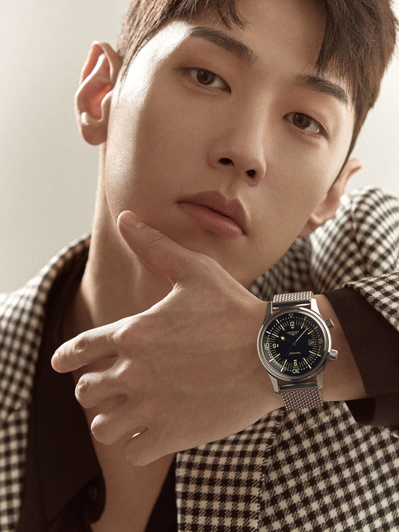 GRAY for NOBLESSE MEN x LONGINES WATCHES January Issue 2022 documents 8