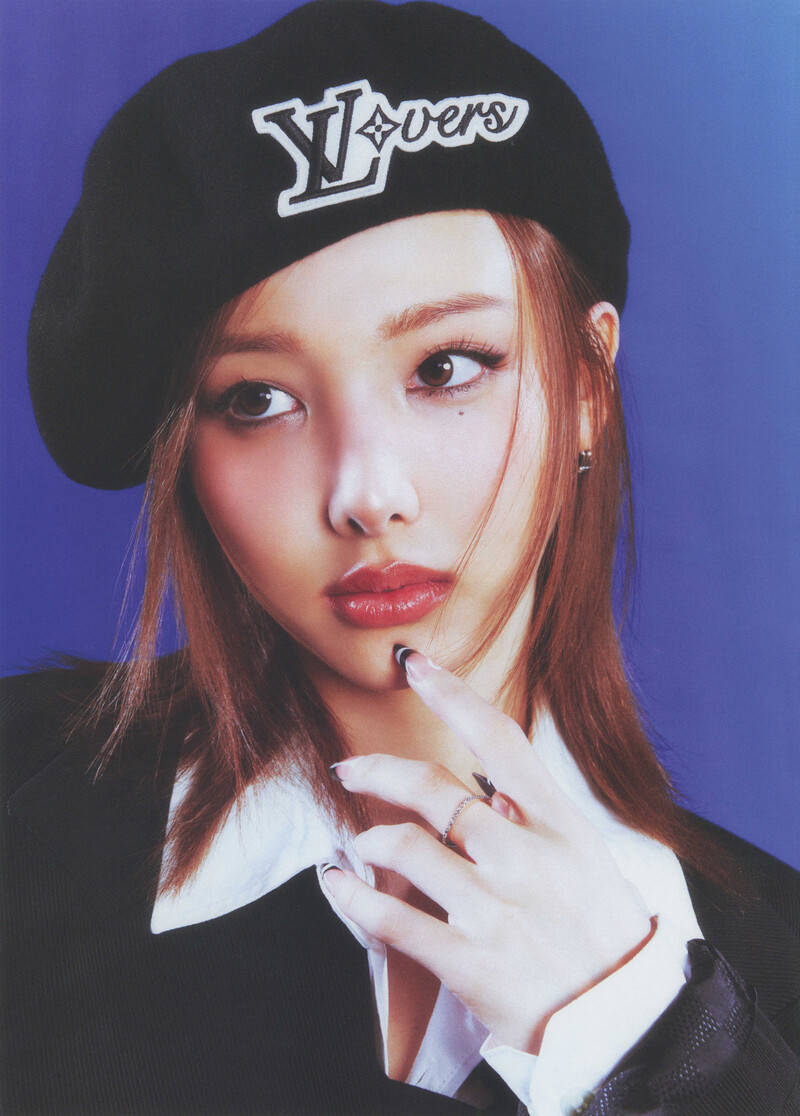 NAYEON 2nd Mini Album 'NA'  SCAN Photobook documents 15