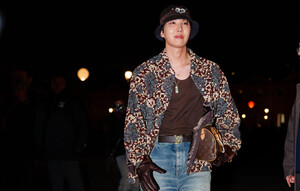 250123 j-hope- LOUIS VUITTON Fall/ Winter Fashion Show at Paris