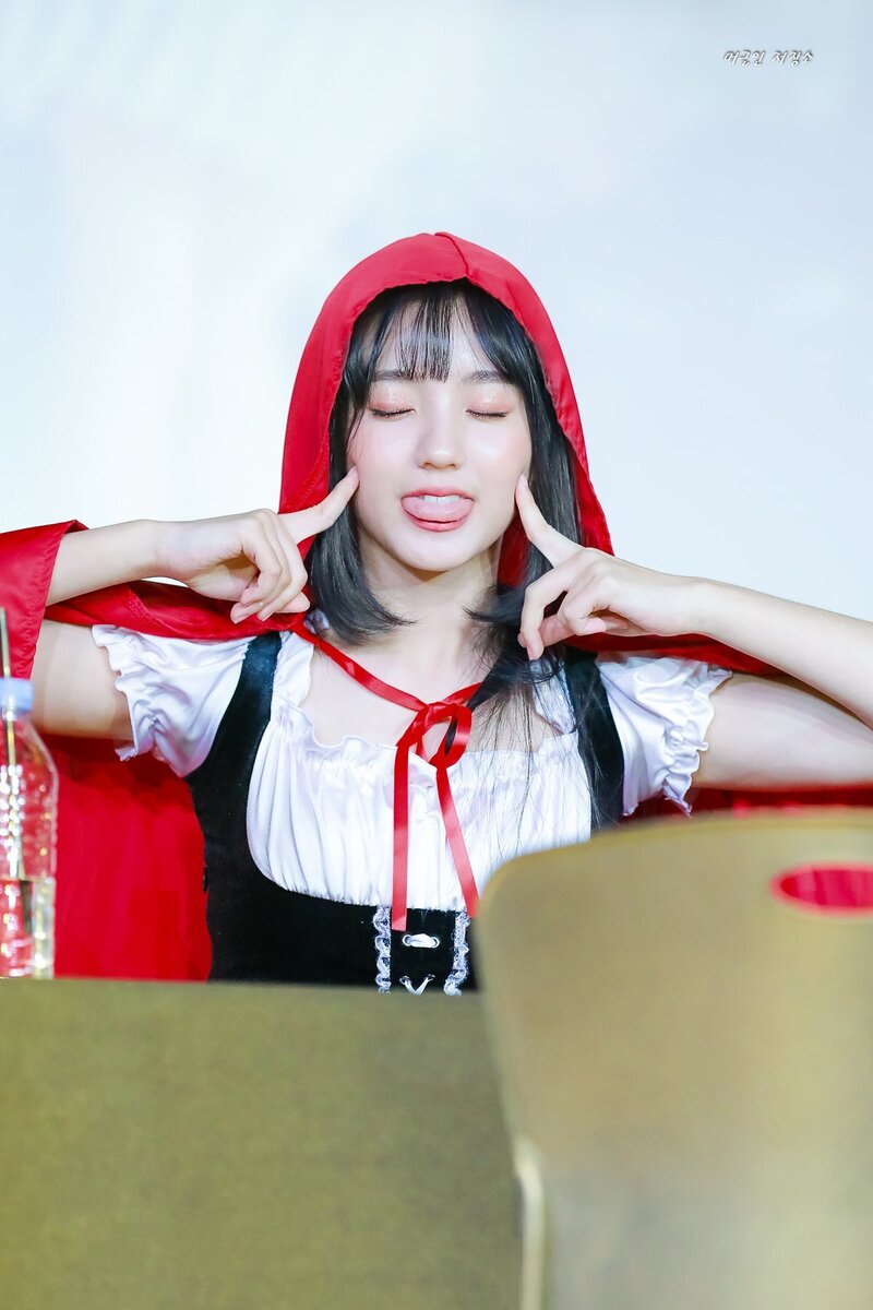 191027 Yeseo @ Haloween Fansign documents 6