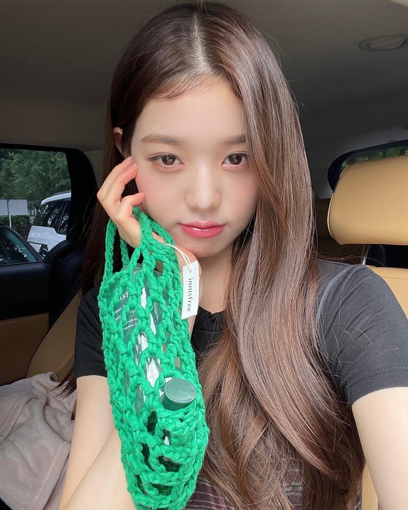 220822 IVE Wonyoung Instagram Update documents 2