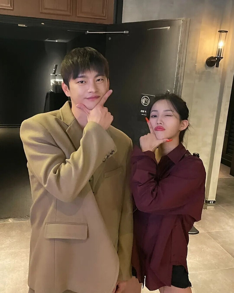 220919 (G) I-DLE Soyeon Instagram Update with Seo In Guk documents 1