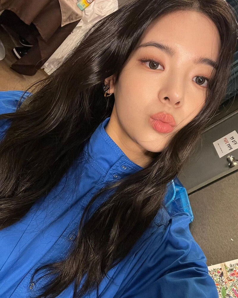 221020 ITZY Instagram Update - Lia documents 2