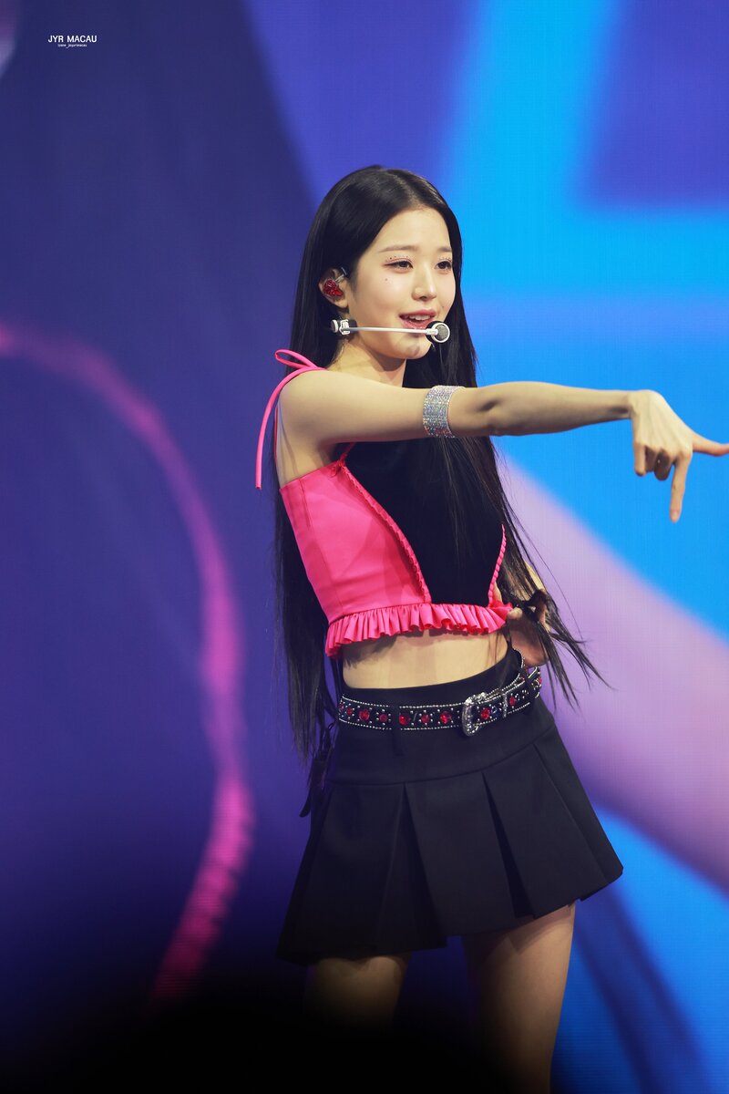 230212 IVE Wonyoung - The First Fan Concert 'The Prom Queens' Day 2 documents 3