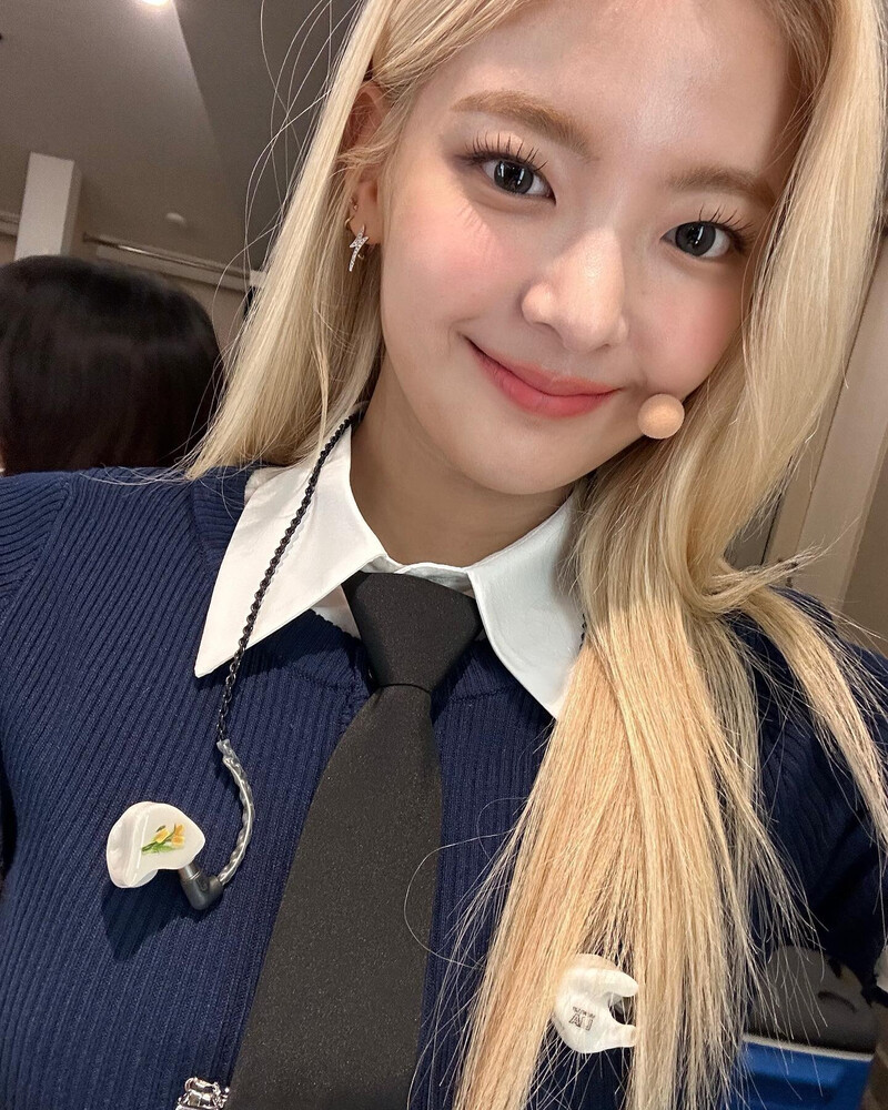 230426 ITZY Instagram Update - Lia documents 9