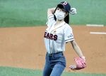 201113 OH MY GIRL Yooa - Doosan Bears 1st Pitch