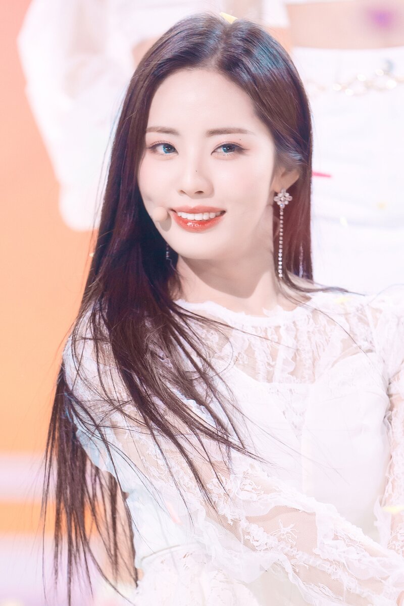 220123 fromis_9 Jiwon - 'DM' at Inkigayo documents 16