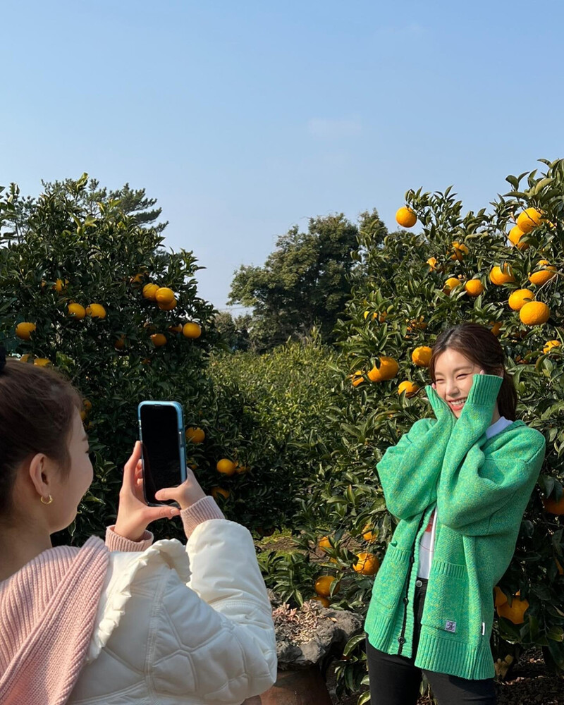 220514 ITZY Instagram Update - Yeji documents 4