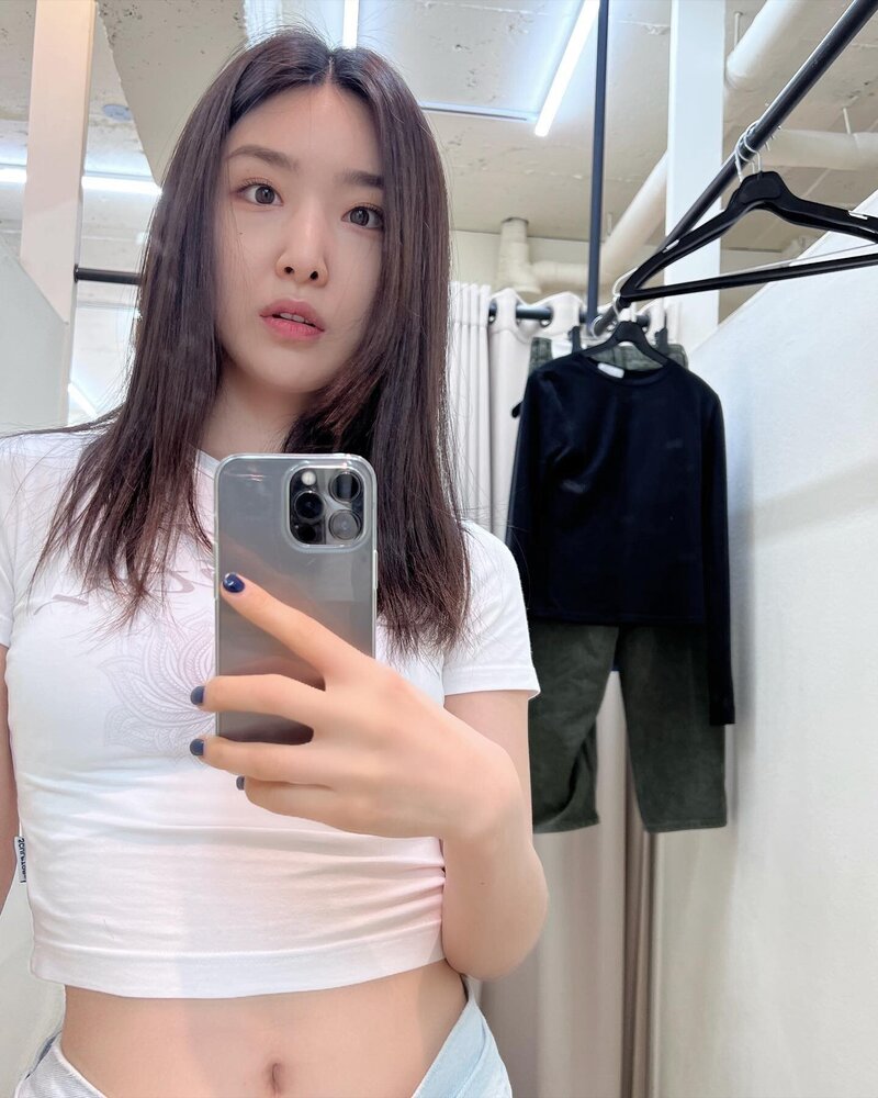220518 Brave Girls Yuna Instagram Update documents 3