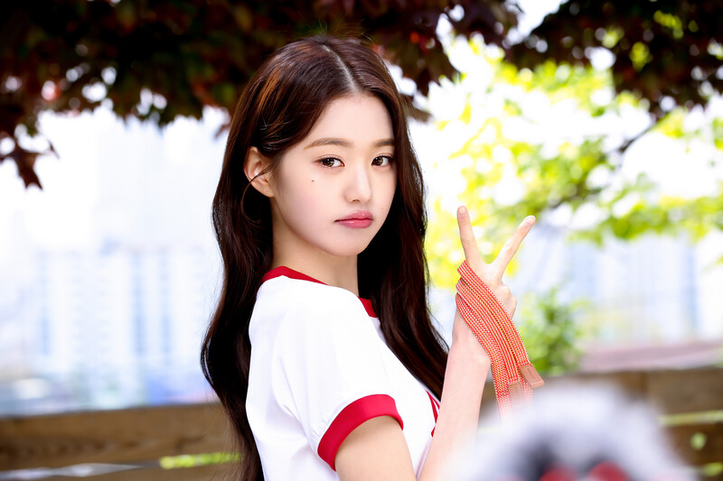 220710 Starship Naver - IVE Wonyoung - SK Telecom Photoshoot Behind documents 4