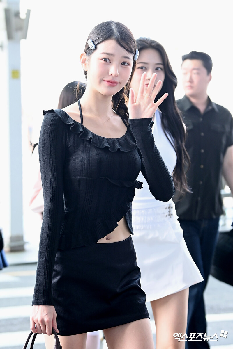 240823 IVE Wonyoung at Incheon International Airport documents 5