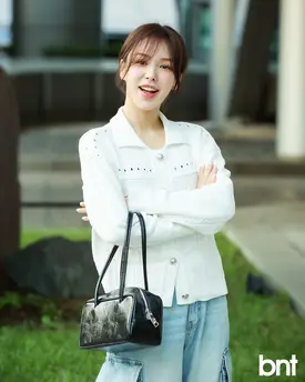 240925 Red Velvet Wendy - Young Street Commute