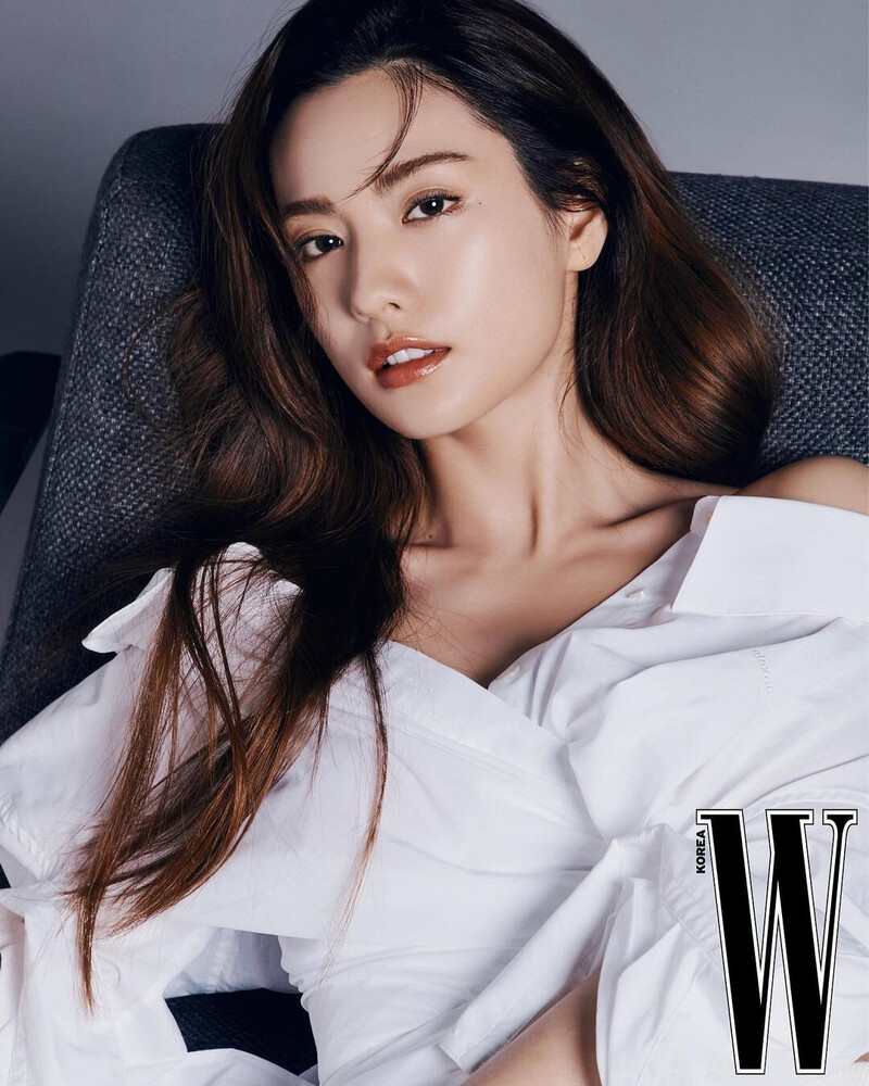 After School's Nana W Korea Magazine November 2021 issue documents 1