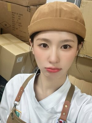 240609 - (G)I-DLE Twitter Update with MIYEON - Backpacker Chef 2