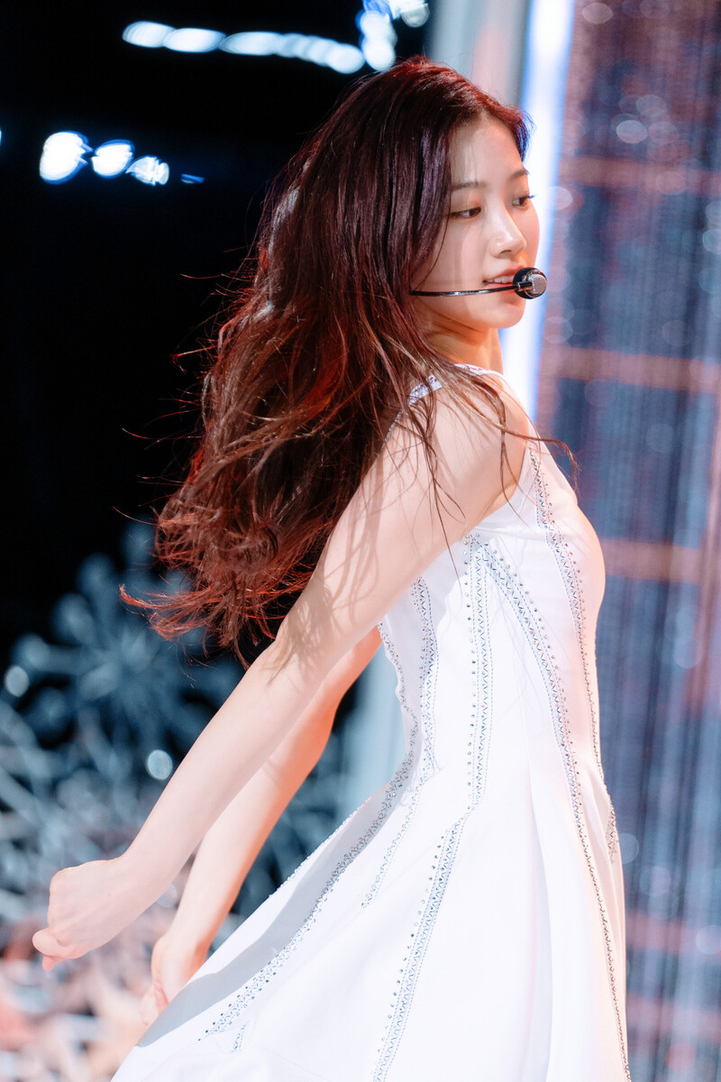 220508 LE SSERAFIM Kazuha - 'FEARLESS' at Inkigayo documents 11