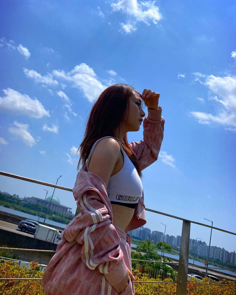 220528 Rocket Punch Instagram Update - Juri documents 3