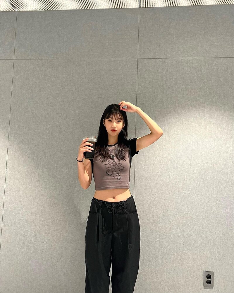 220816 Red Velvet Joy Instagram Update documents 5