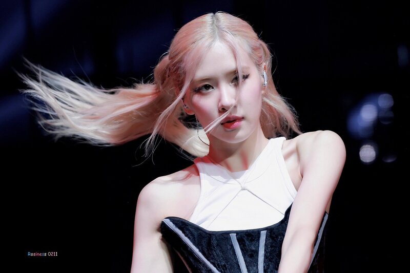 221130 BLACKPINK Rosé - 'BORN PINK' Concert in London Day 1 documents 2