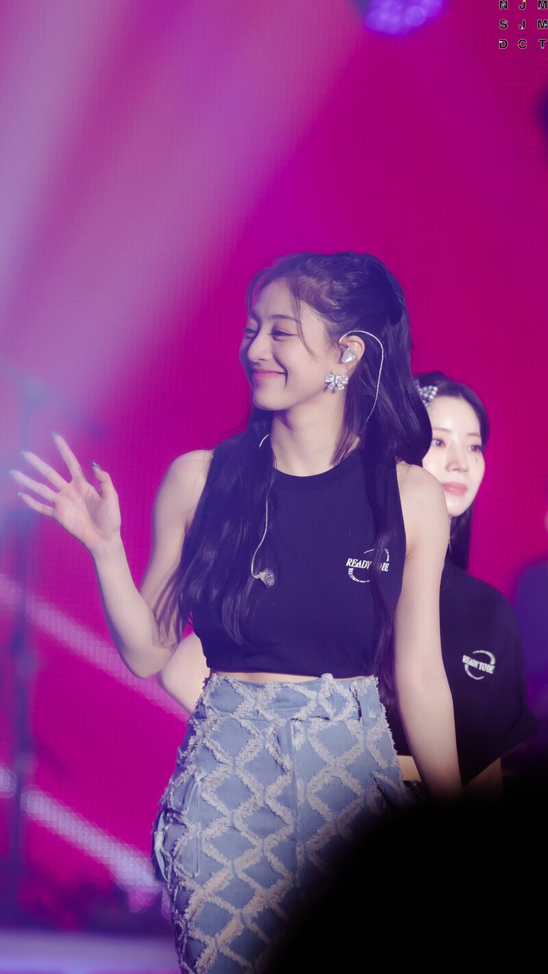 230416 TWICE Jihyo - ‘READY TO BE’ World Tour in Seoul Day 2 | kpopping