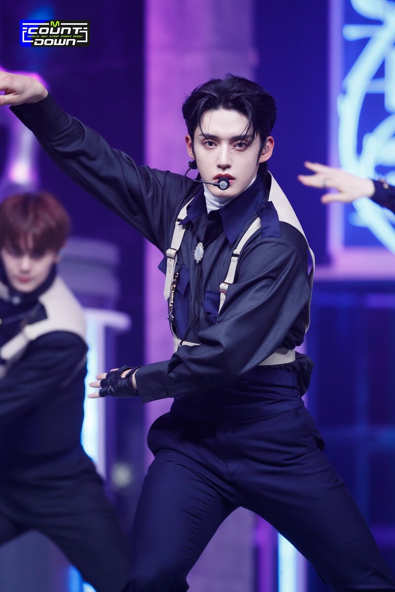 231109 ZEROBASEONE Jiwoong - "Crush" and "Melting Point" at M Countdown documents 10