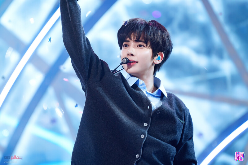 241110 TXT Taehyun - 'Over the Moon' at Inkigayo documents 4