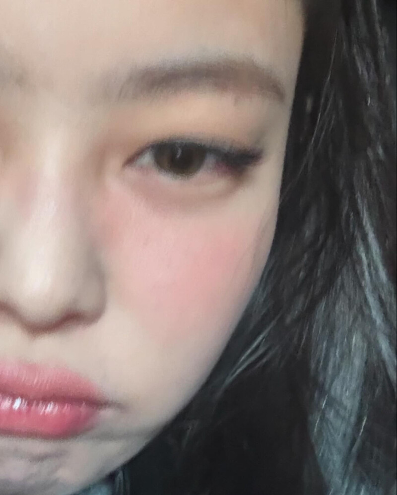 241119 JENNIE Instagram Update documents 7